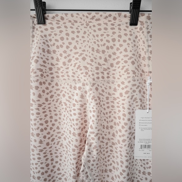 TAVI High Waisted Legging - Picture 5 of 9